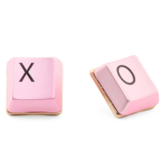🔹️Betsey Johnson🔹️ Pink Enamel XO Cube Keyboard Stud Earrings - Picture 2 of 4